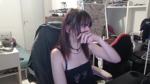 missthon online show from February 8, 3:37 pm