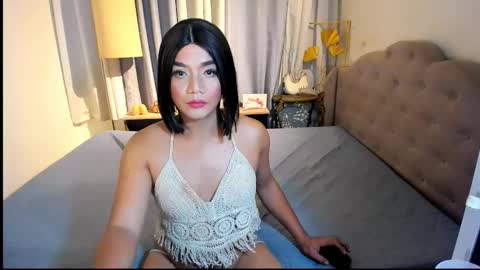 K Y R I E  online show from October 22, 9:31 am