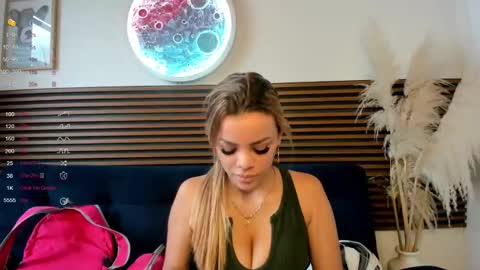 missvalery1 online show from December 4, 8:18 pm