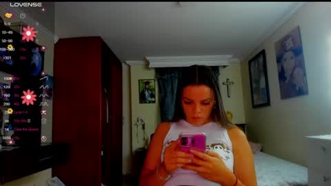 Snapshot of missvalery1 chatting on June 17, 10:54 pm missvalery1 online show from June 17, 10:54 pm