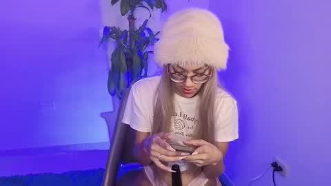 Snapshot of missvenuss chatting on November 17, 11:32 pm IG MISSVENUSS1 online show from November 17, 11:32 pm