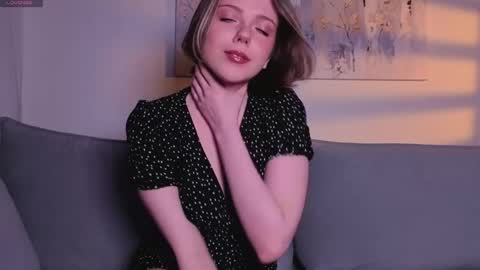 Snapshot of missvikiki chatting on June 5, 9:20 pm Polly online show from June 5, 9:20 pm