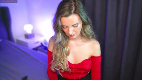 Snapshot of misswiney chatting on November 12, 12:05 pm Winey online show from November 12, 12:05 pm