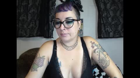 Snapshot of missy_dee chatting on September 11, 6:35 am Missy Dee online show from September 11, 6:35 am