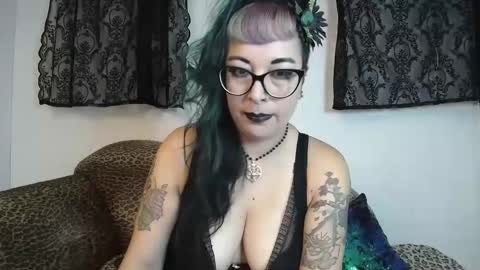 Snapshot of missy_dee chatting on September 30, 10:15 pm Missy Dee online show from September 30, 10:15 pm