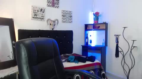Snapshot of missy_eyess chatting on October 23, 11:31 am missy_eyess online show from October 23, 11:31 am