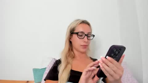 Snapshot of missy_matrix chatting on June 15, 9:44 am Missy matrix online show from June 15, 9:44 am