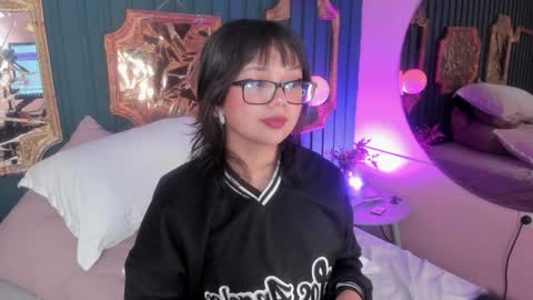 Snapshot of missy_taylor_ chatting on December 10, 1:32 am Missy online show from December 10, 1:32 am