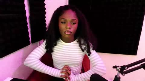 Snapshot of missymixingmiss chatting on December 1, 4:17 am lauren online show from December 1, 4:17 am