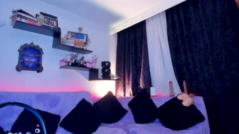 Snapshot of missyuliaslut chatting on July 12, 7:43 am missyuliaslut online show from July 12, 7:43 am