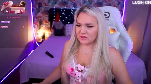 Snapshot of missyymarty chatting on December 16, 8:30 am missyymarty online show from December 16, 8:30 am