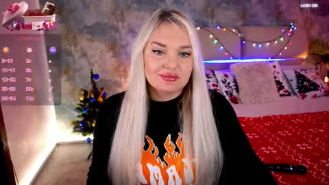 Snapshot of missyymarty chatting on December 21, 11:28 am missyymarty online show from December 21, 11:28 am