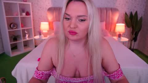 Snapshot of missyymarty chatting on February 7, 7:56 am missyymarty online show from February 7, 7:56 am