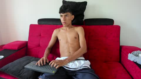 Snapshot of mister_jhonxxx chatting on December 7, 12:45 pm mister_jhonxxx online show from December 7, 12:45 pm