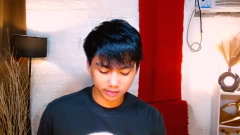 Snapshot of mister_officer chatting on December 6, 8:26 am SAINT SACHI will make your day online show from December 6, 8:26 am