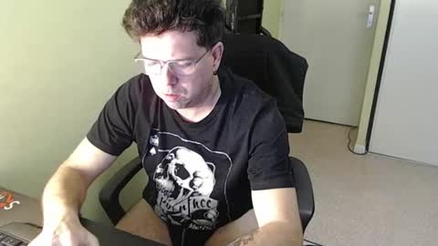 Snapshot of mistercoeur1 chatting on February 2, 5:33 pm mistercoeur online show from February 2, 5:33 pm