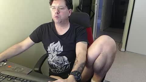 Snapshot of mistercoeur1 chatting on February 13, 3:41 pm mistercoeur online show from February 13, 3:41 pm