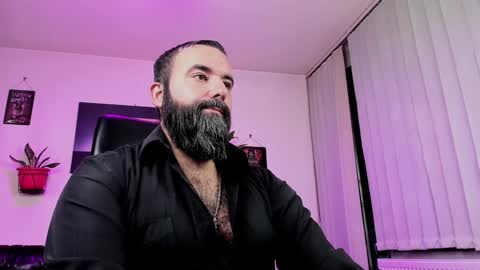 Snapshot of misterlov3r chatting on December 5, 1:36 am misterlov3r online show from December 5, 1:36 am