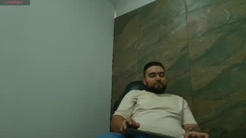 Snapshot of misterslapalot_96 chatting on February 25, 7:36 pm misterslapalot_96 online show from February 25, 7:36 pm