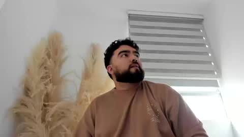 Snapshot of misterslapalot_96 chatting on March 18, 10:35 pm misterslapalot_96 online show from March 18, 10:35 pm