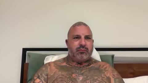 Snapshot of mistertattoo3000 chatting on March 2, 9:05 am mistertattoo3000 online show from March 2, 9:05 am