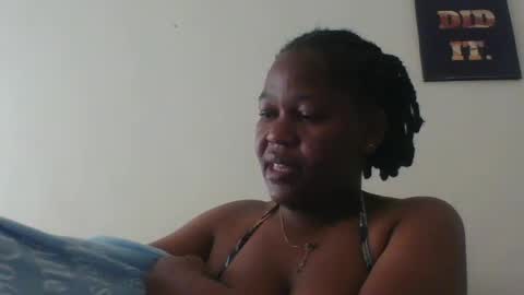 Snapshot of misticmoment chatting on June 25, 7:02 am misticmoment online show from June 25, 7:02 am