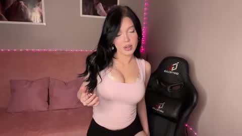 Mia online show from September 22, 5:15 pm