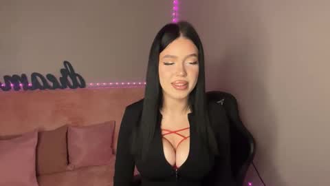 Mia online show from October 17, 8:33 pm