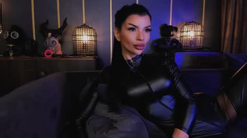 Elenia online show from December 4, 10:57 am