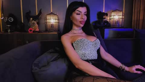 Elenia online show from December 7, 4:36 pm