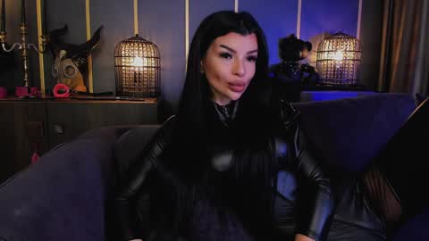 Elenia online show from February 2, 2:02 pm