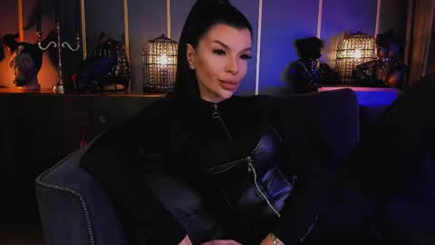 Elenia online show from February 10, 10:20 am