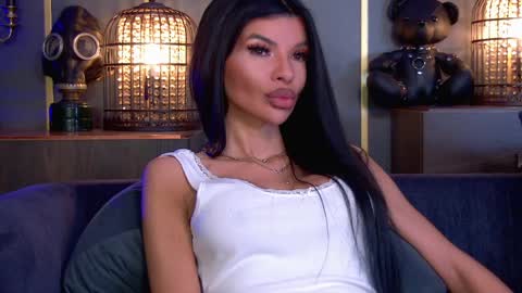 Elenia online show from March 29, 10:04 am