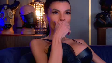 Snapshot of mistresselenia chatting on May 6, 11:59 am Elenia online show from May 6, 11:59 am