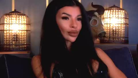 Elenia online show from August 5, 11:57 am