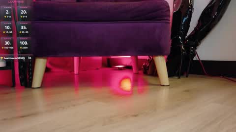 Snapshot of mistressjm_ chatting on October 2, 1:51 pm Jhadee online show from October 2, 1:51 pm