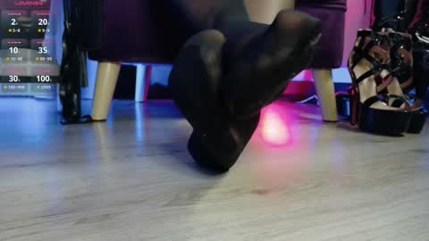 Snapshot of mistressjm_ chatting on October 16, 11:44 am Jhadee online show from October 16, 11:44 am