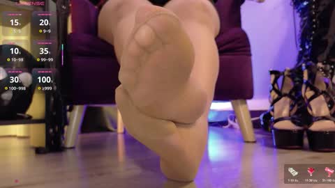 Snapshot of mistressjm_ chatting on November 11, 9:37 pm Jhadee online show from November 11, 9:37 pm