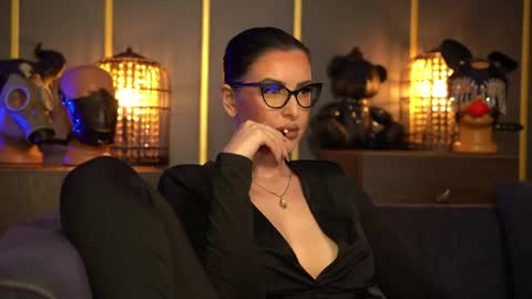 Snapshot of mistresskellykent chatting on April 25, 8:06 pm Mistress Kelly online show from April 25, 8:06 pm