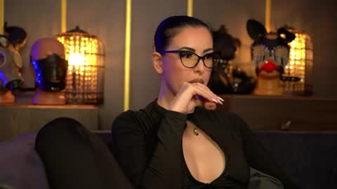 Snapshot of mistresskellykent chatting on May 31, 10:11 pm Mistress Kelly online show from May 31, 10:11 pm