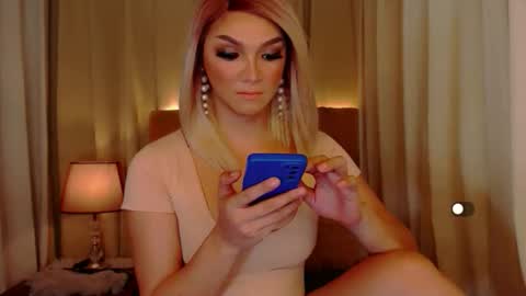 Snapshot of mistressseductionleah chatting on May 7, 1:05 pm Leah online show from May 7, 1:05 pm
