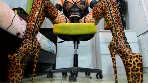 Tiffany online show from November 15, 11:32 pm