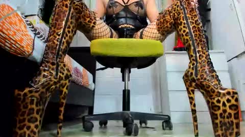 Tiffany online show from December 15, 5:12 am