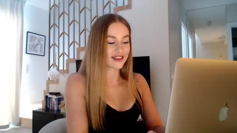 Snapshot of mistressuniverse chatting on February 18, 12:12 pm mistressuniverse online show from February 18, 12:12 pm