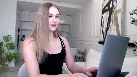 Snapshot of mistressuniverse chatting on February 28, 8:48 am mistressuniverse online show from February 28, 8:48 am