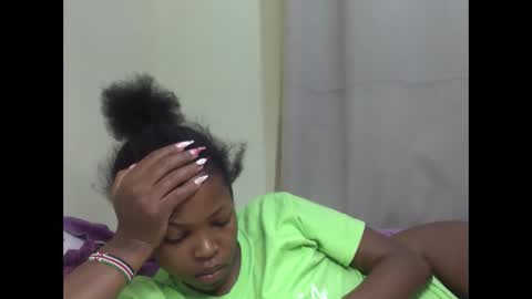 Snapshot of misty_shee chatting on February 6, 8:29 am misty_shee online show from February 6, 8:29 am