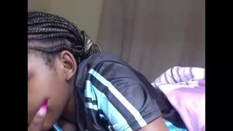 Snapshot of misty_shee chatting on February 21, 9:21 am misty_shee online show from February 21, 9:21 am