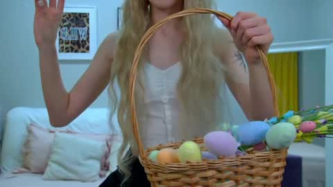 Misty online show from April 5, 6:27 pm