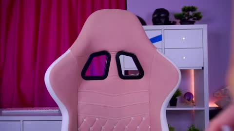 Snapshot of mistyreeds chatting on February 26, 5:28 am Misty online show from February 26, 5:28 am