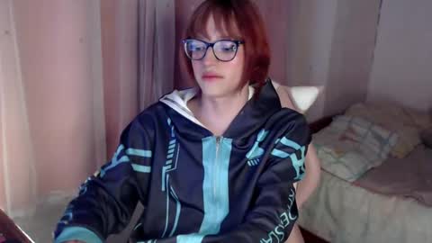 Snapshot of mitchell_reach chatting on December 22, 12:50 am mitchell_reach online show from December 22, 12:50 am